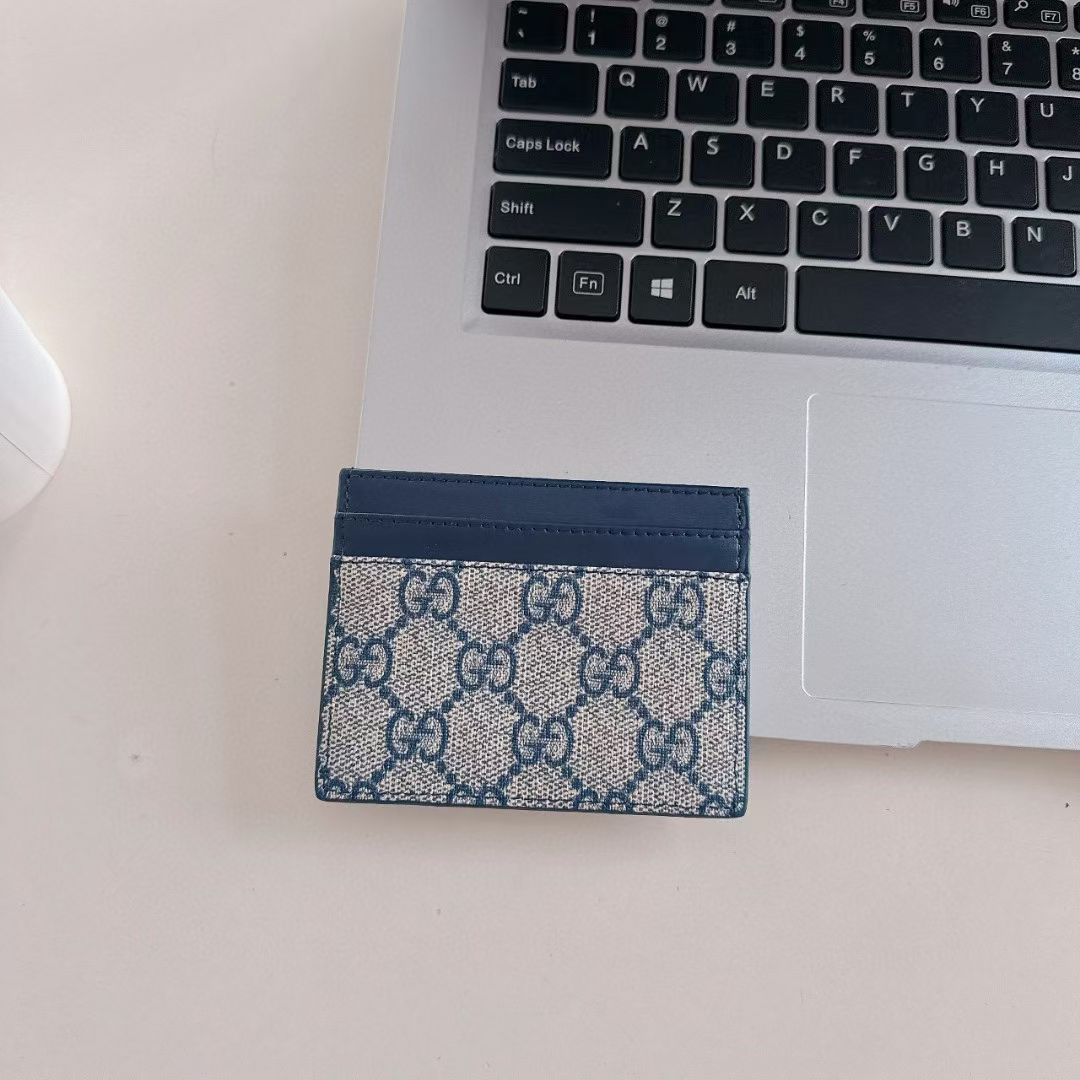 SlimVault Protective Card Case
